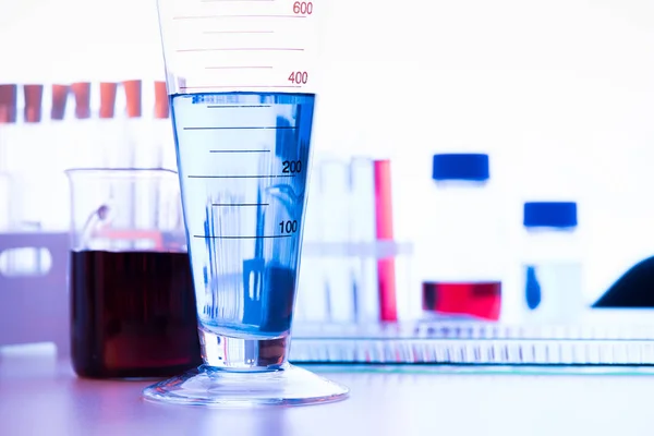 Herramientas científicas en el laboratorio - foto de stock