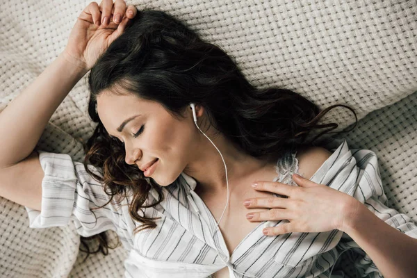 Young woman in earphones — Stock Photo