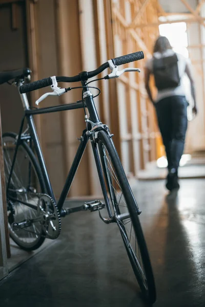 Schwarzes Hipster-Fahrrad — Stockfoto