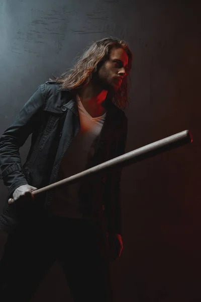 Young man with baseball bat — Stock Photo