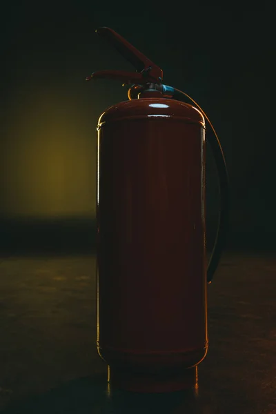 Защитный металлический огнетушитель — стоковое фото