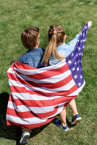 Siblings with american flag — Stock Photo