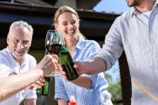 Family clinking glasses — Stock Photo