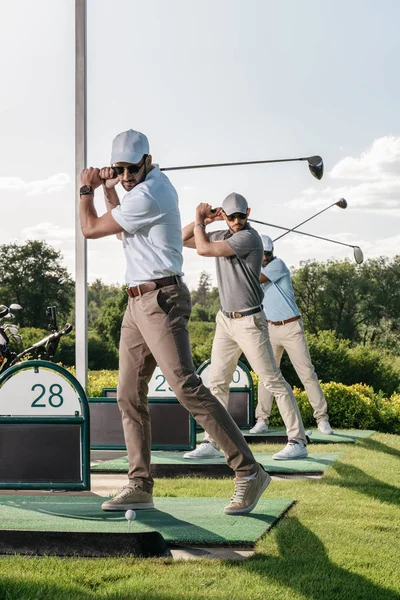 Golfer beim Golfen — Stockfoto