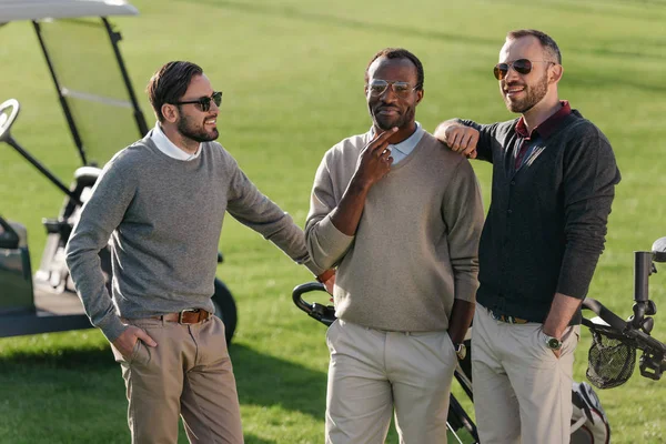 Golfers on golf course — Stock Photo