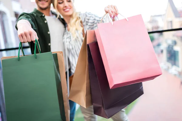Couple holding shopping bags — Stock Photo