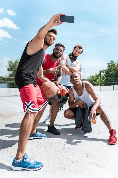 Selfie de jogadores de basquete — Fotografia de Stock