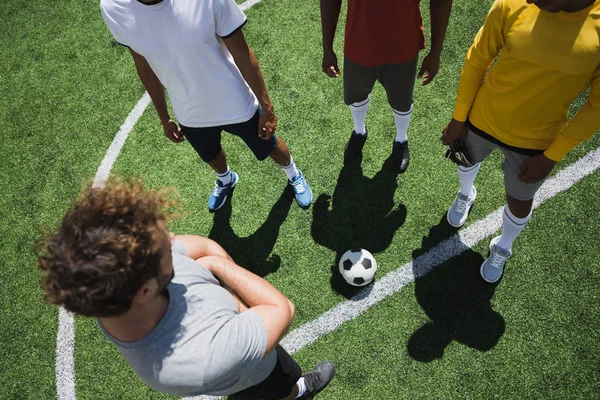 Soccer players at pitch — Stock Photo