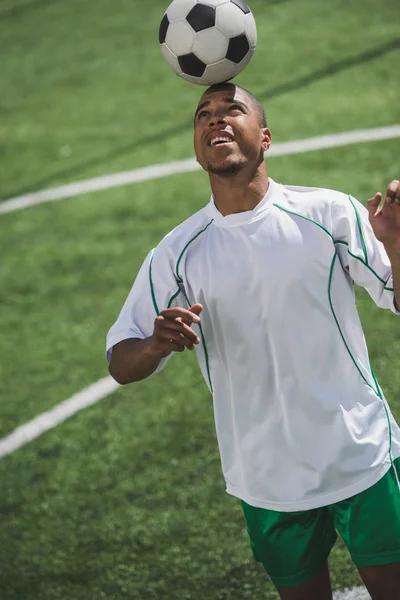 Giocatore di calcio afroamericano — Foto stock