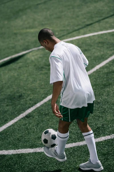 Giocatore di calcio afroamericano — Foto stock