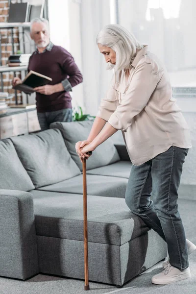 Seniorenpaar zu Hause — Stockfoto