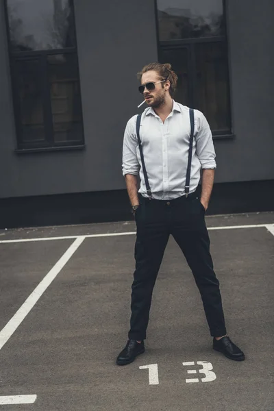 Handsome stylish man smoking — Stock Photo