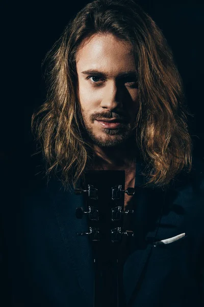 Handsome man with guitar — Stock Photo