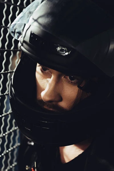 Homme élégant dans le casque — Photo de stock