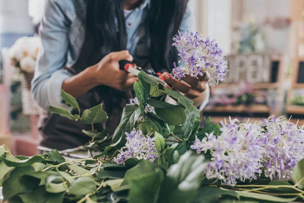 Floristería cortar flores - foto de stock