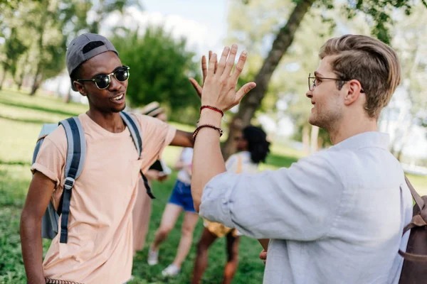 Boys giving high five — Stock Photo