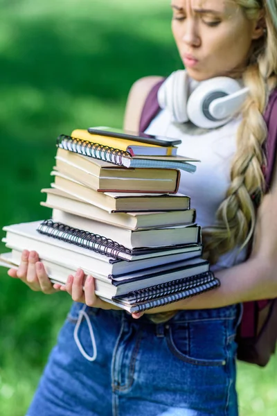 Chica sosteniendo pila de libros — Stock Photo