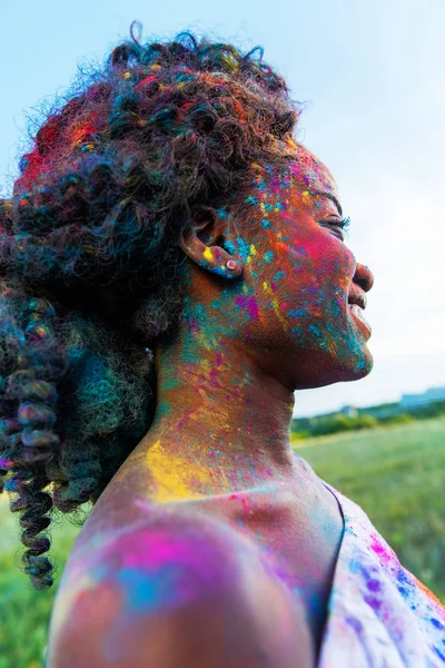 African american woman at holi festival — Stock Photo