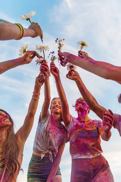Friends holding chamomiles — Stock Photo
