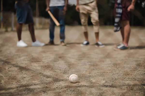 Joueurs de baseball multiethniques — Photo de stock