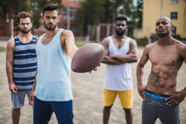 Jogadores de futebol multicultural — Fotografia de Stock