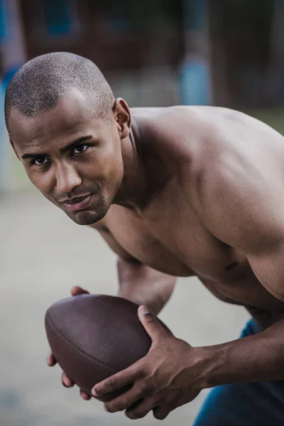 Joueur de football masculin — Photo de stock