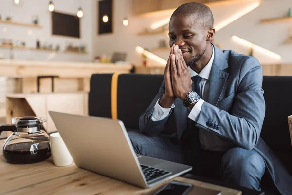 Businessman with laptop in cafe — Stock Photo