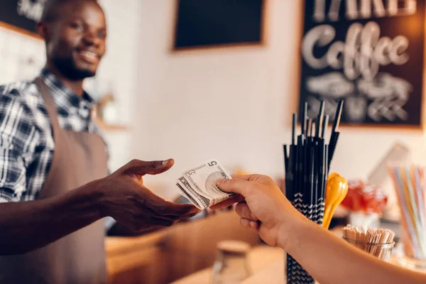 Barista taking cash payment — Stock Photo