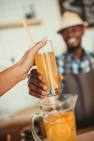 Bartender giving glass of lemonade — Stock Photo