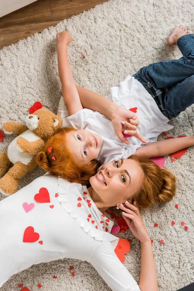 Mother and daughter with hearts and teddy bear — Stock Photo