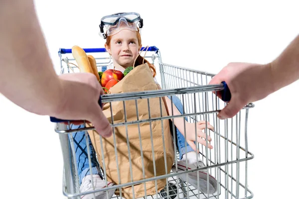 Pai e filha com carrinho de compras — Fotografia de Stock