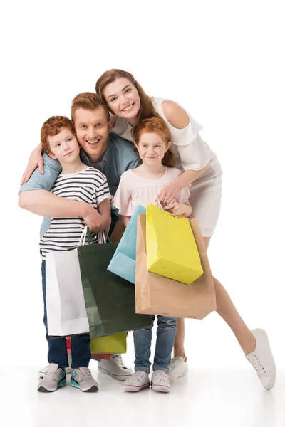 Счастливая семья с сумками — стоковое фото