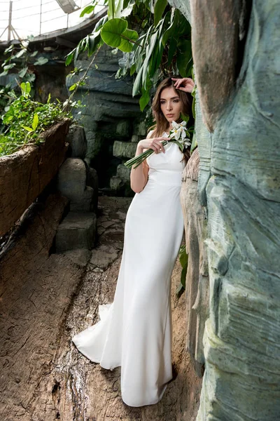 Beautiful sensual bride — Stock Photo