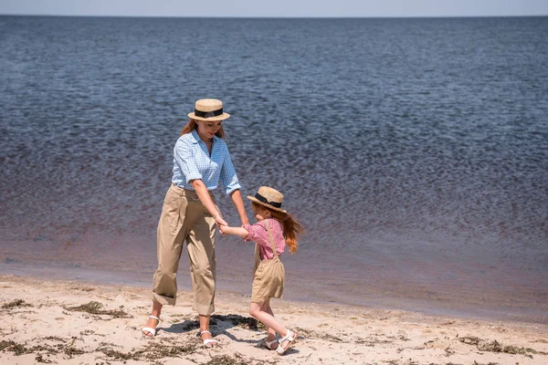Mother and daughter at seashore — Stock Photo