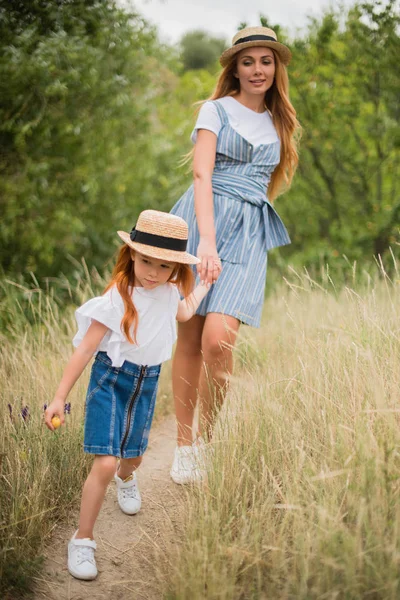 Mother and daughter walking on trail — Stock Photo