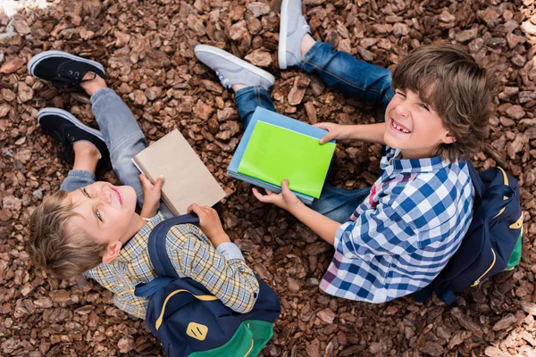 Schoolboys reading books — Stock Photo