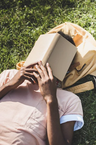 Afrikanischer amerikanischer Student — Stockfoto