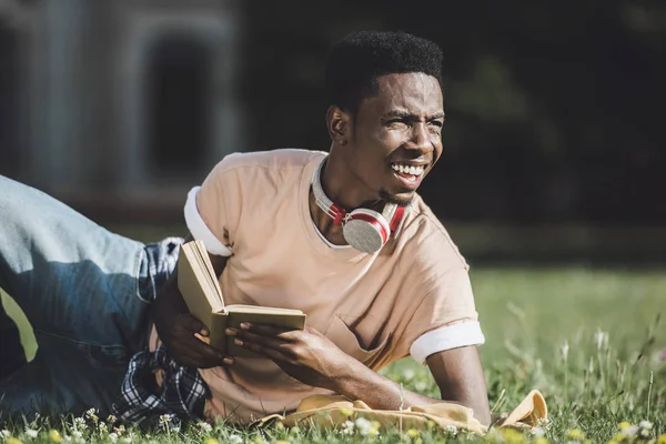 Afrikanischer amerikanischer Student — Stockfoto