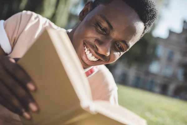 Estudiante afroamericano - foto de stock