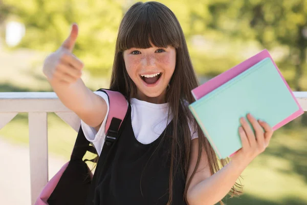 Teenager showing thumb up — Stock Photo