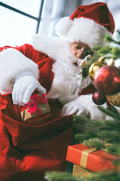 Santa claus with christmas gift — Stock Photo