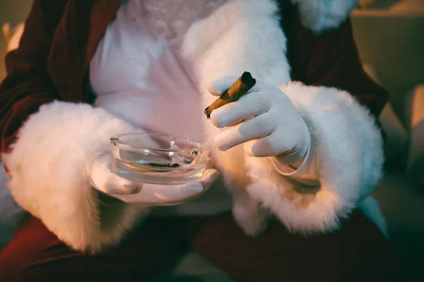 Père Noël claus avec cigare — Photo de stock