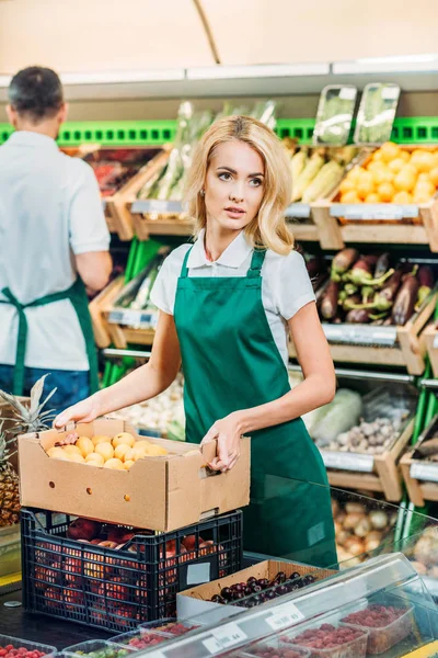 Shop assistant in grocery shop — Stock Photo