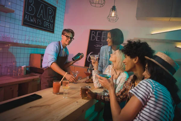 Barmen making alcohol cocktail — Stock Photo