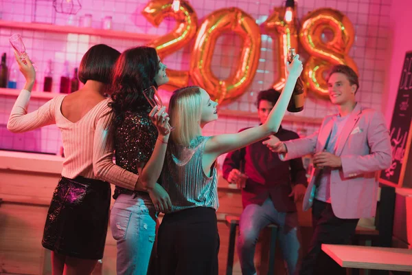 Women taking selfie — Stock Photo