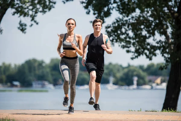 Sportive couple jogging in park — Stock Photo