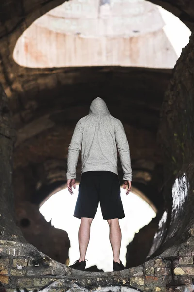 Homme à capuche — Photo de stock