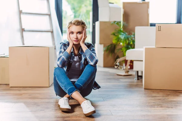 Attractive girl in new house — Stock Photo
