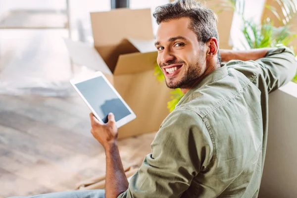 Man using digital tablet — Stock Photo