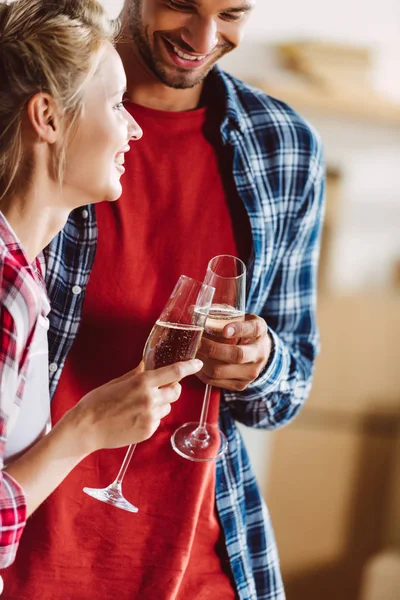 Couple drinking champagne — Stock Photo